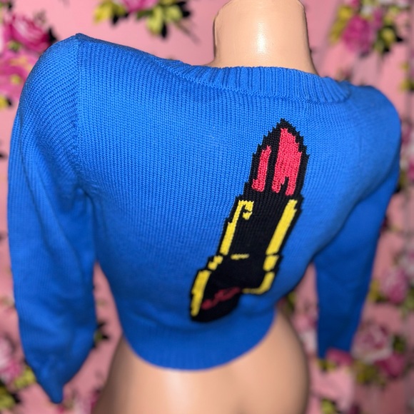 Betsey Johnson blue lipstick “B” initial Marilyn sweater cropped cardigan button - Picture 2 of 8